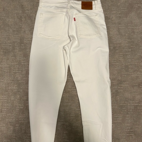 Levi’s White Wedgie Jean - Picture 3 of 3